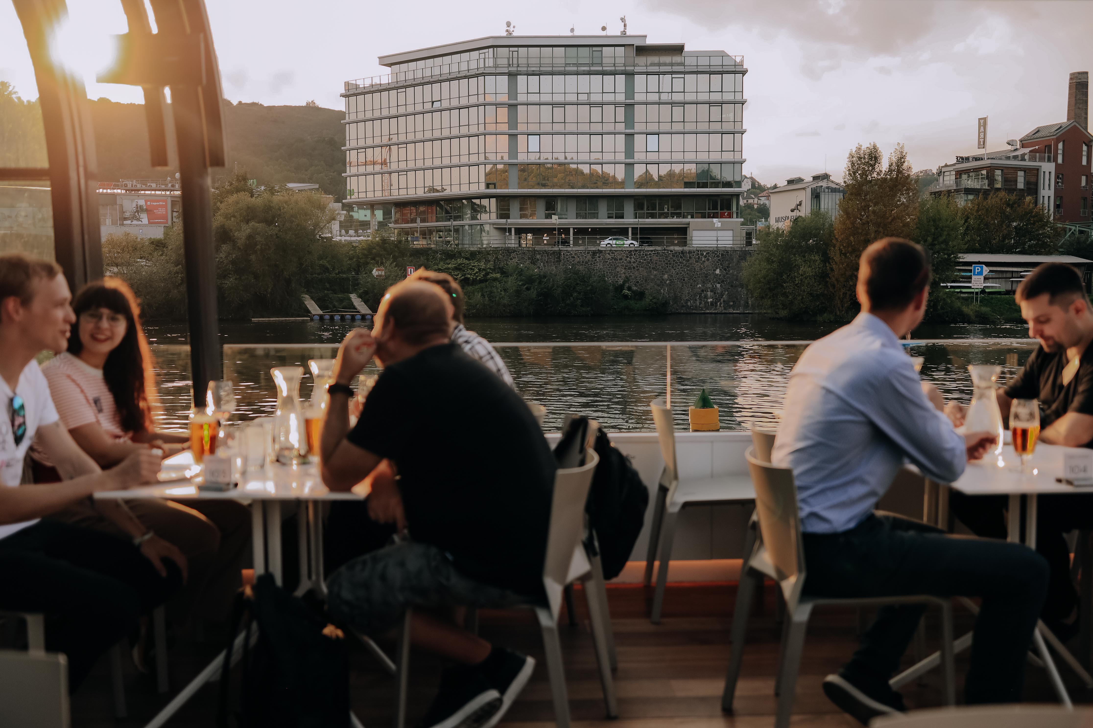 boat_party2.jpg